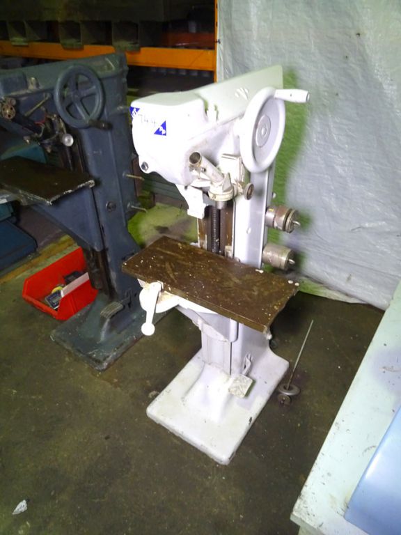 Vickers hardness tester, 460x200mm dia table - lot...