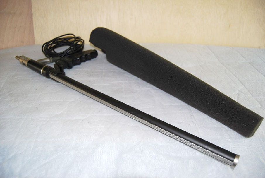 AKG D900C dynamic rifle mic with holder and windsh...