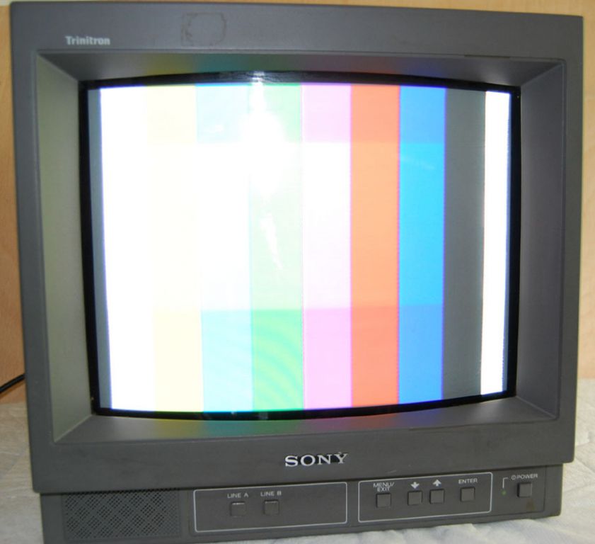 SONY PVM-14N1E 14"colour monitor (Packaging & Ship...
