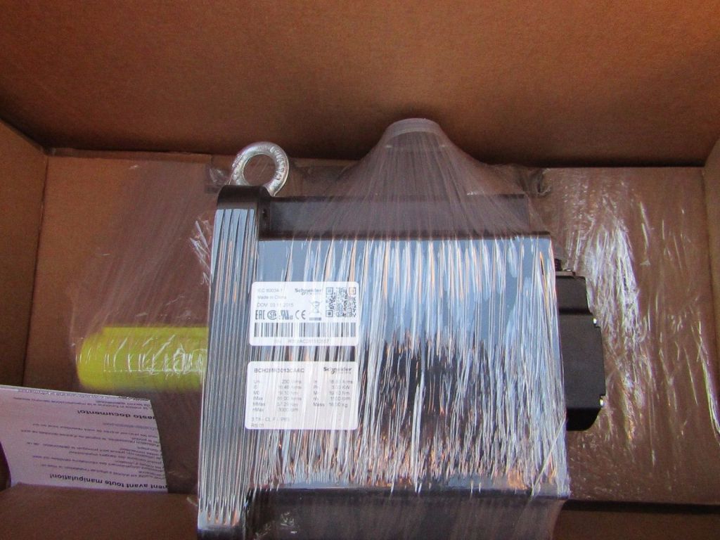 Schneider Electric BCH2 servo motor, 3kW, 220v, 19...