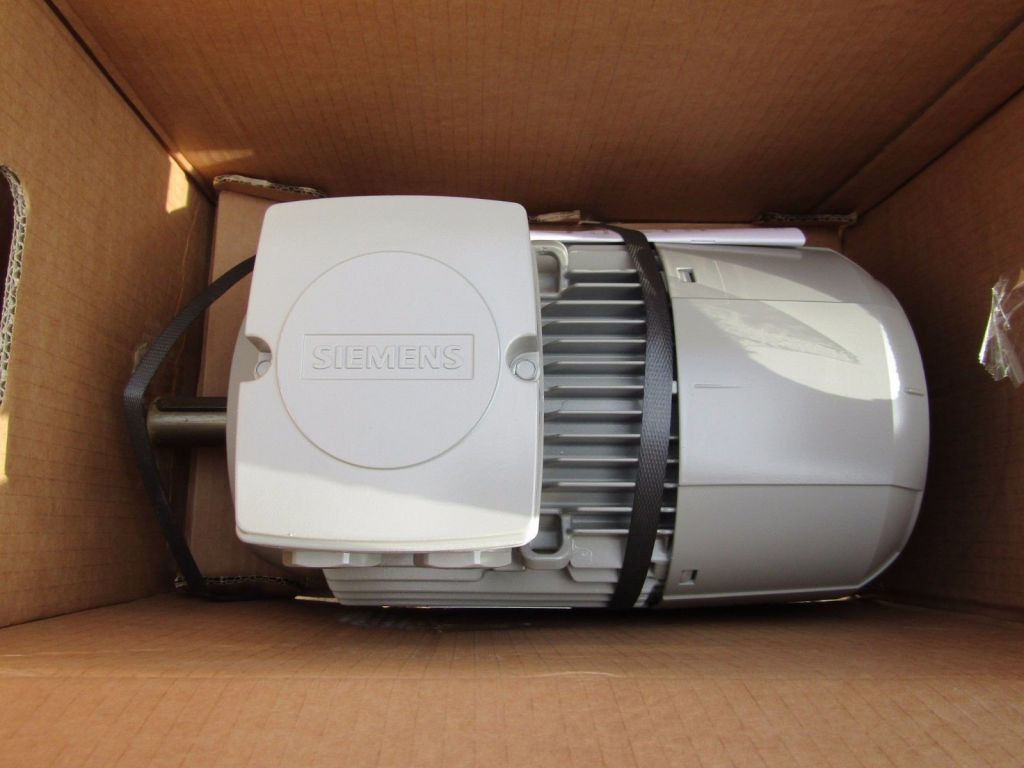 Siemens 1LE1 reversible induction AC motor, 3kW, I...