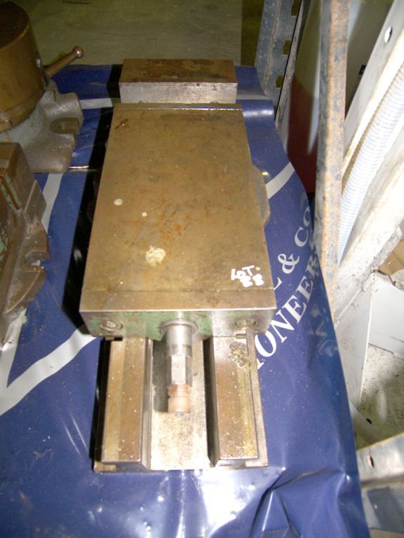 Hilma 160mm machine vice - Equipment located at: P...