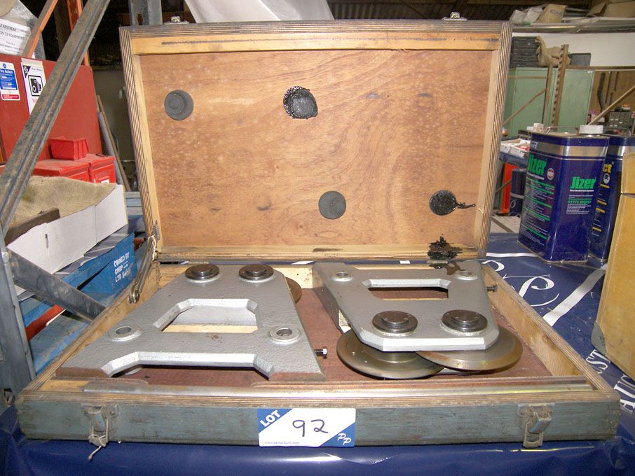 Grinding wheel balancer in wooden case - Equipment...