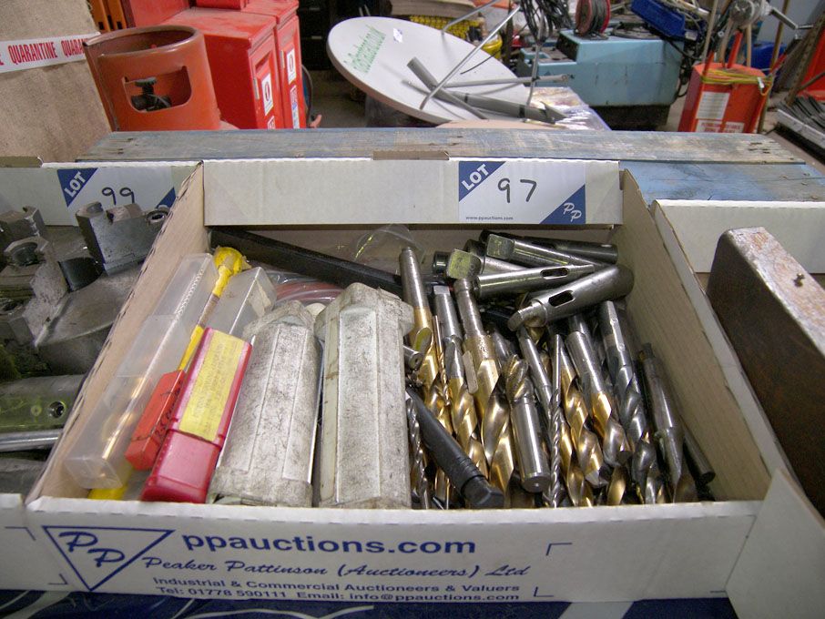 Qty HSS twist drills, sleeves etc - Equipment loca...