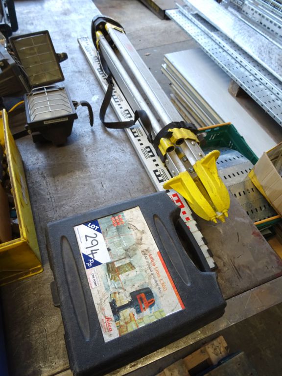 Leica Lino L360 laser level with tripod & measurin...