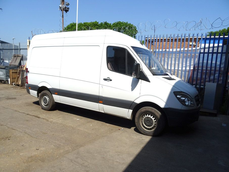 Mercedes Sprinter 2 axle rigid body van, 2143CC di...