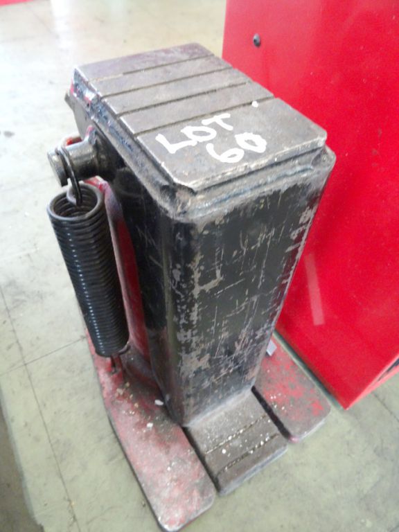 Yale YAM-15 5 ton hydraulic jack
