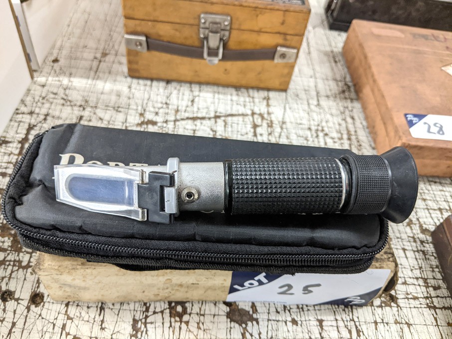 Portable refractometer