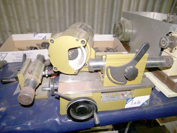 Darex E-85/90 end mill sharpener with Qty collets...
