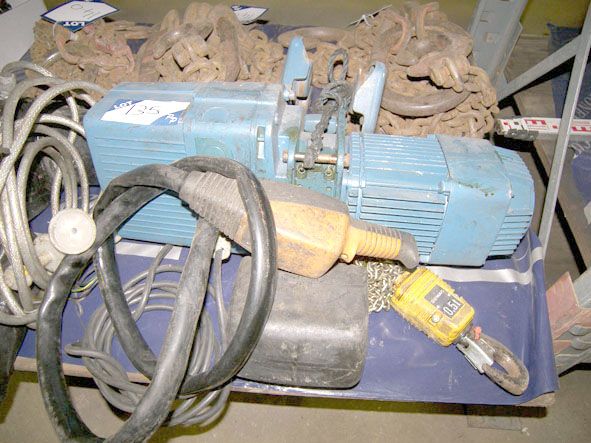 Demag 0.5ton electric chain hoist, pendant control...