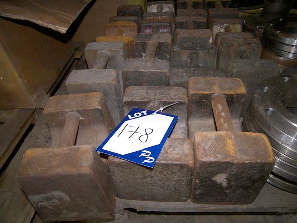 15x 50lb & 56lb weights on pallet - Located at PP...