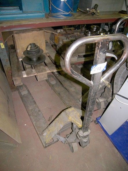 Similar 2500kg manual pallet truck, 15" wide forks...