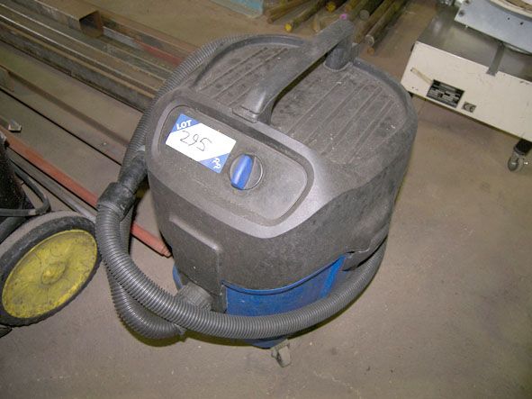 Nilfisk ATTIX 550-01 industrial hoover, 240v, 1200...