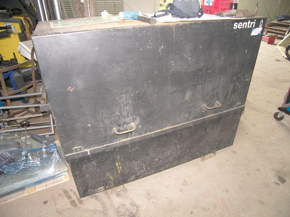 Sentri 1500x1100x650mm forkable lockable storage b...