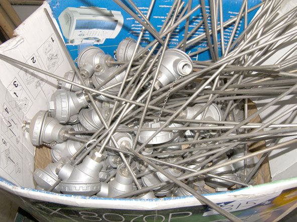 Qty various Thermo Electric thermocouples - Locate...