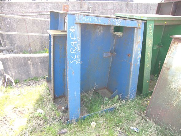 Steel berth stand, 1.6m high (approx), 400 tonne c...