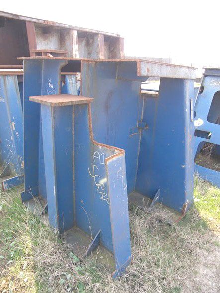 Steel berth stand, 1.6m high (approx), 400 tonne c...