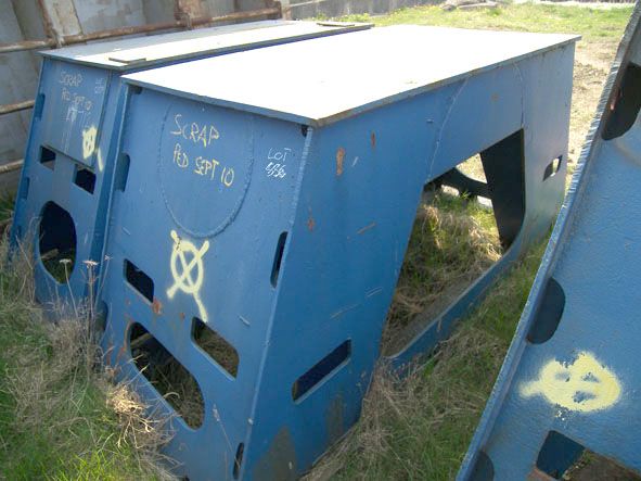 Steel berth stand, 1.2m high (approx), 400 tonne c...
