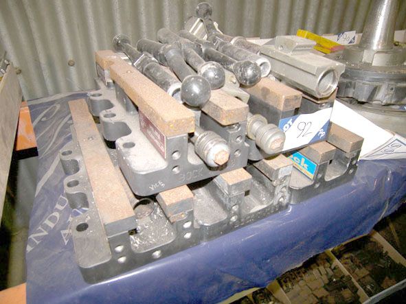 5x Hilma Romheld TV1000 bock vices - Located at PP...