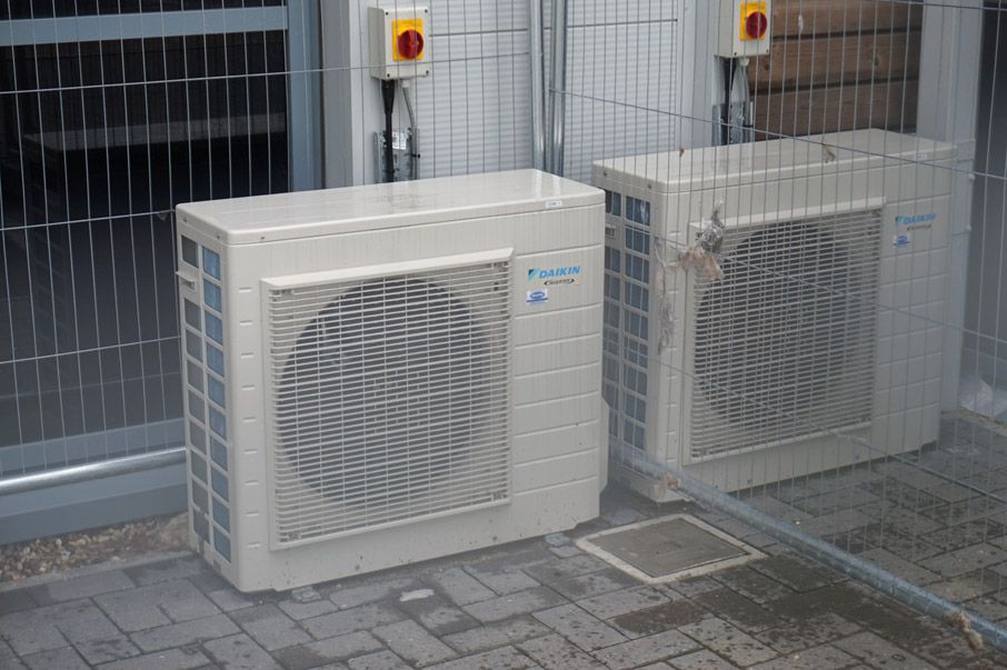 2x Daikin RXS60L2V1B air conditioning outdoor unit...