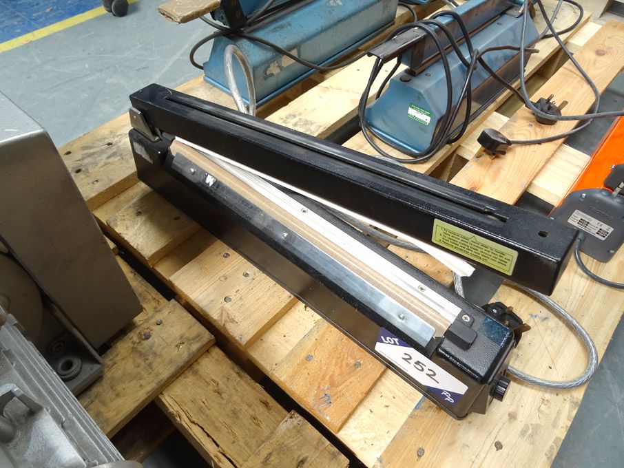 Packer 400mm wide heated bag sealer, 240v - Lot lo...