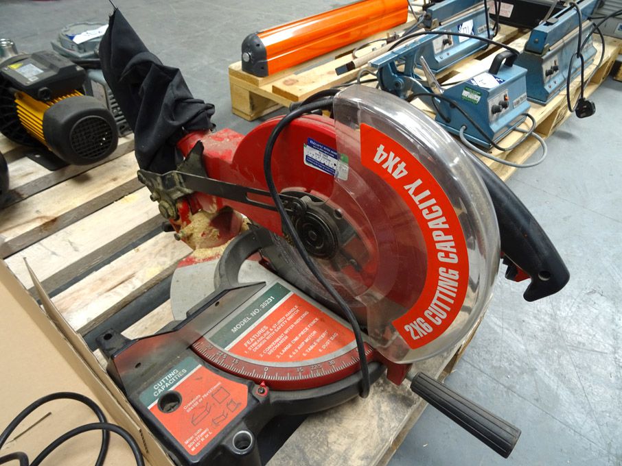 Bench type powered mitre saw, model 35231, 250mm d...