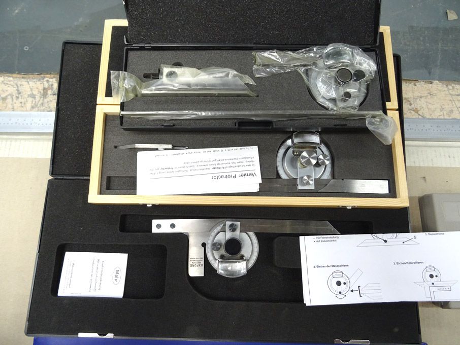 3x Engineers vernier protractors in cases - Lot lo...