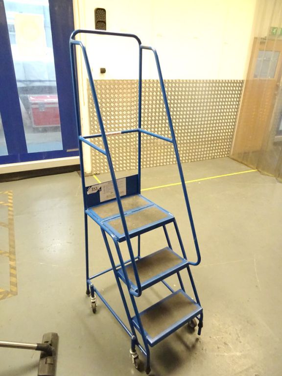 Klime-Ezee 3 step mobile safety steps - Lot locate...