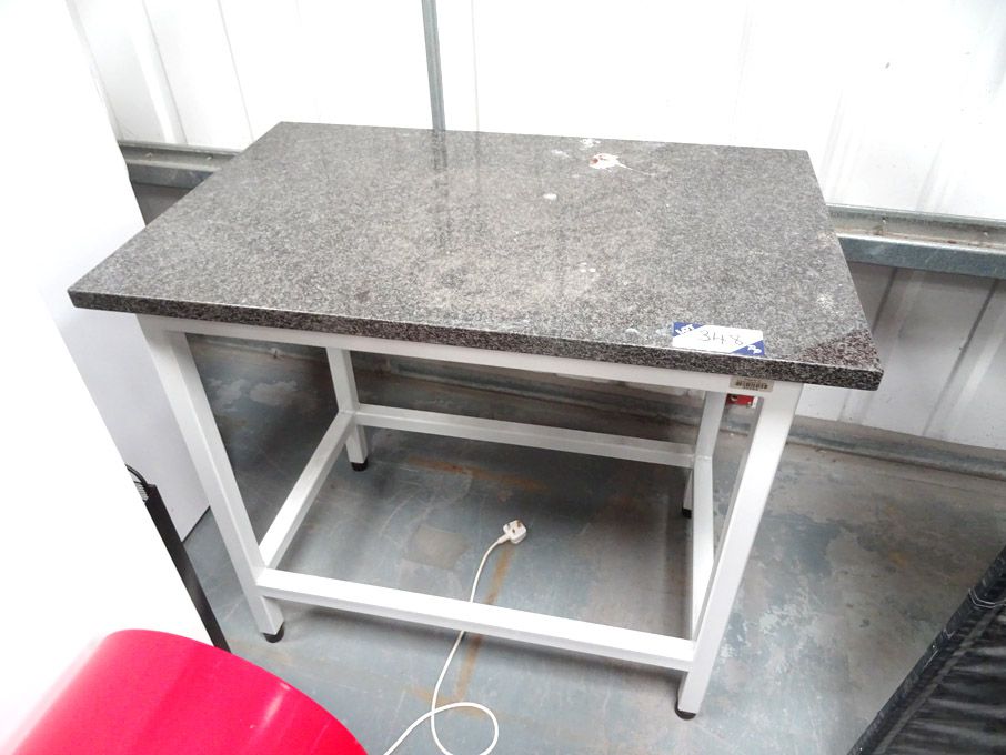 1000x650mm granite surface table - Lot located at:...