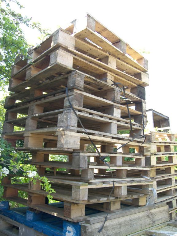 20x various size wood pallets