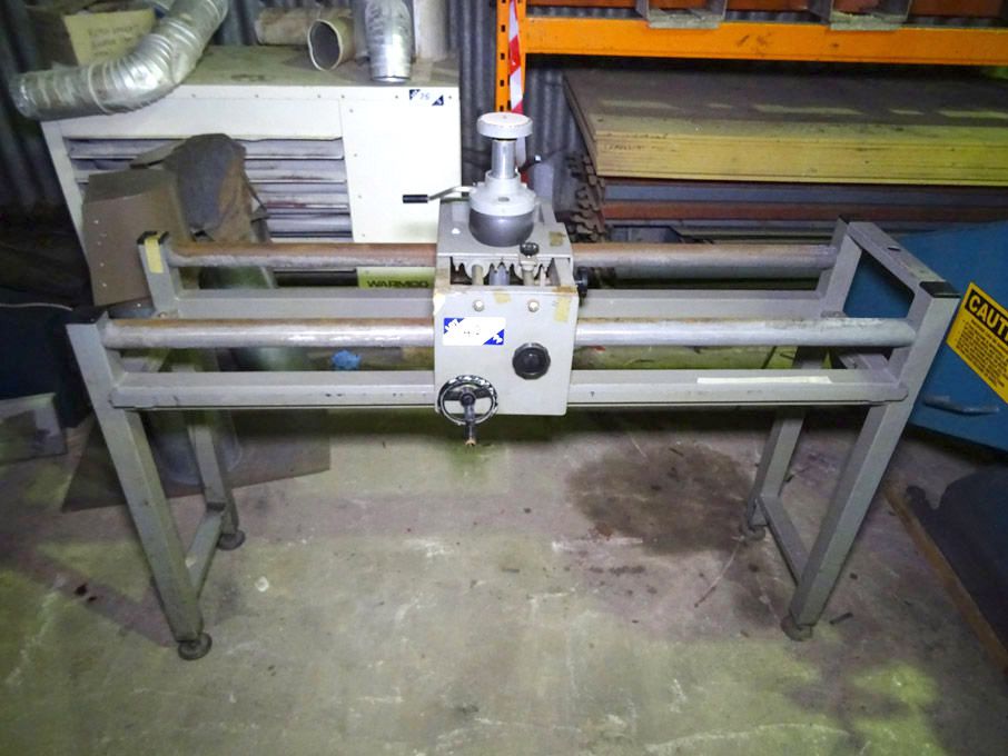 Bilora 1400mm wide traversing table - Lot located...