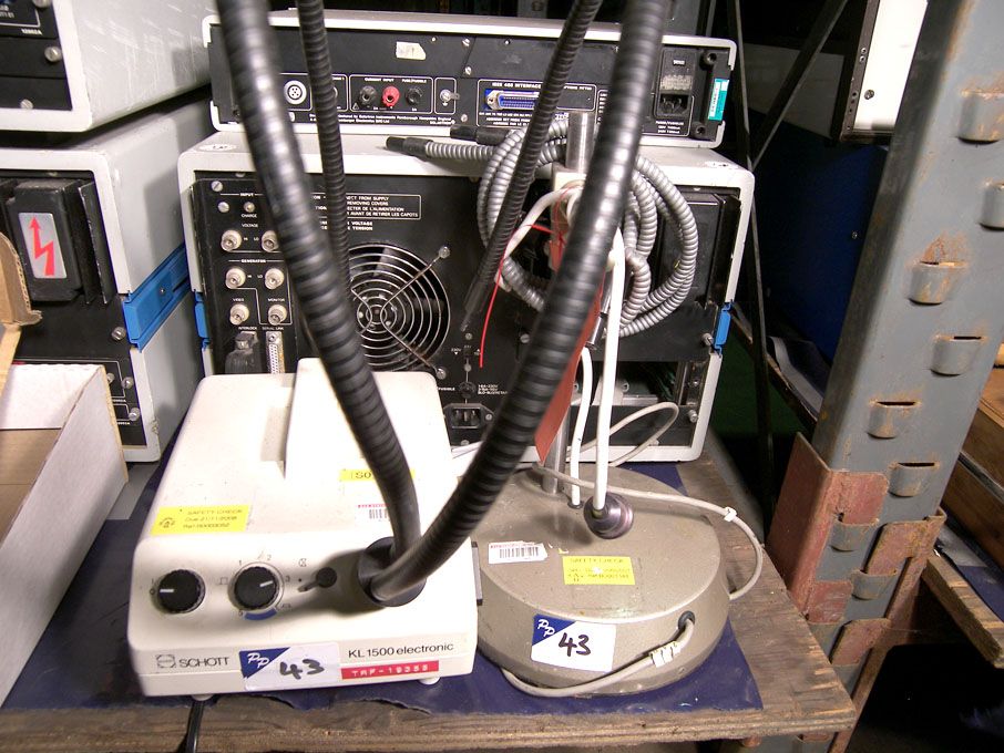 Schott KL1500 electronic light source with microsc...