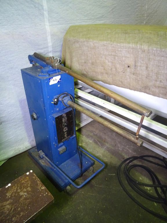 Federal 600mm throat spot welder - Lot located at:...