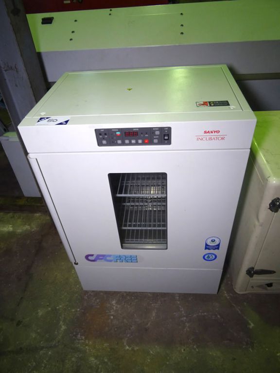 Sanyo MIR-153 incubator with digital control, effe...