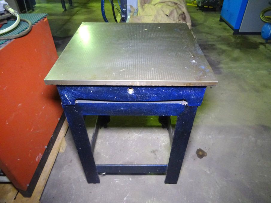 Crown 600x600mm grade B CI surface table - Lot loc...