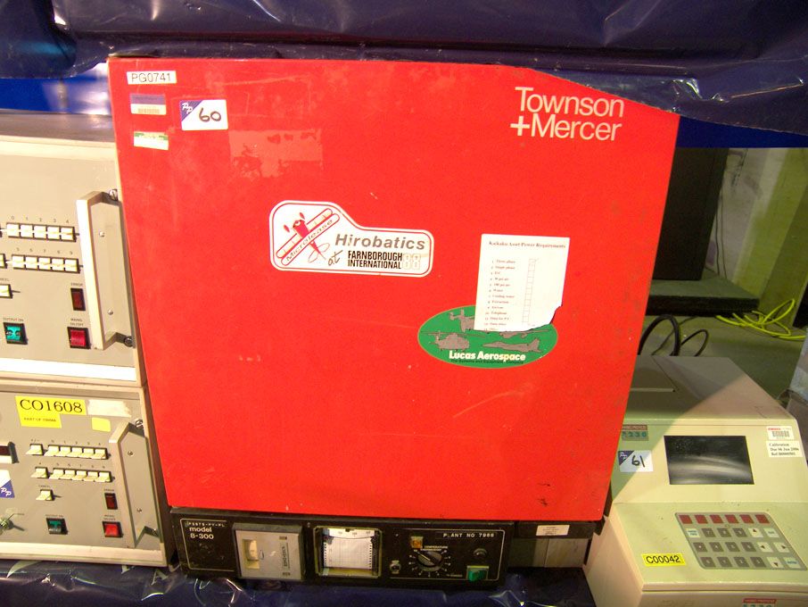 Townsen & Mercer 8-300 electric oven, 300degC max...