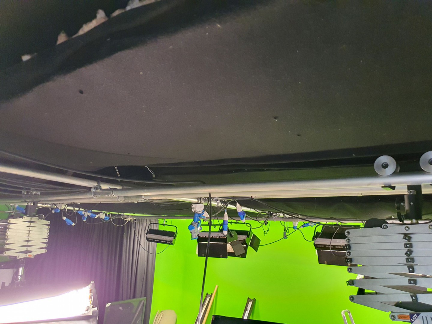 Aluminium lighting rig, 6x8m approx with Qty vario...