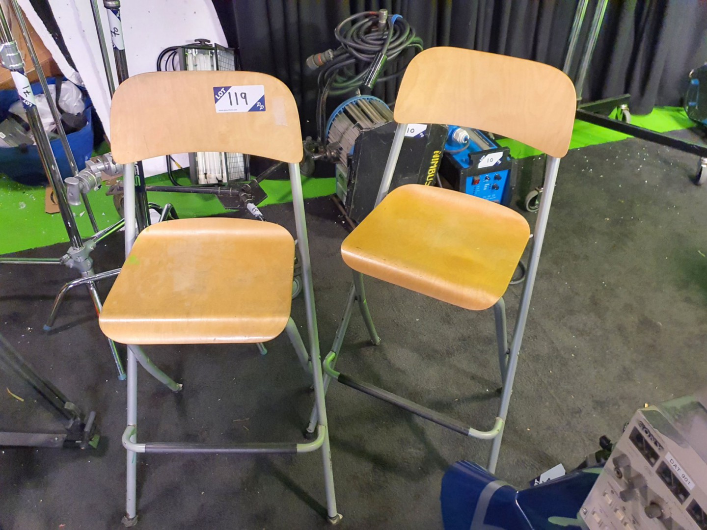 2x maple bar stools