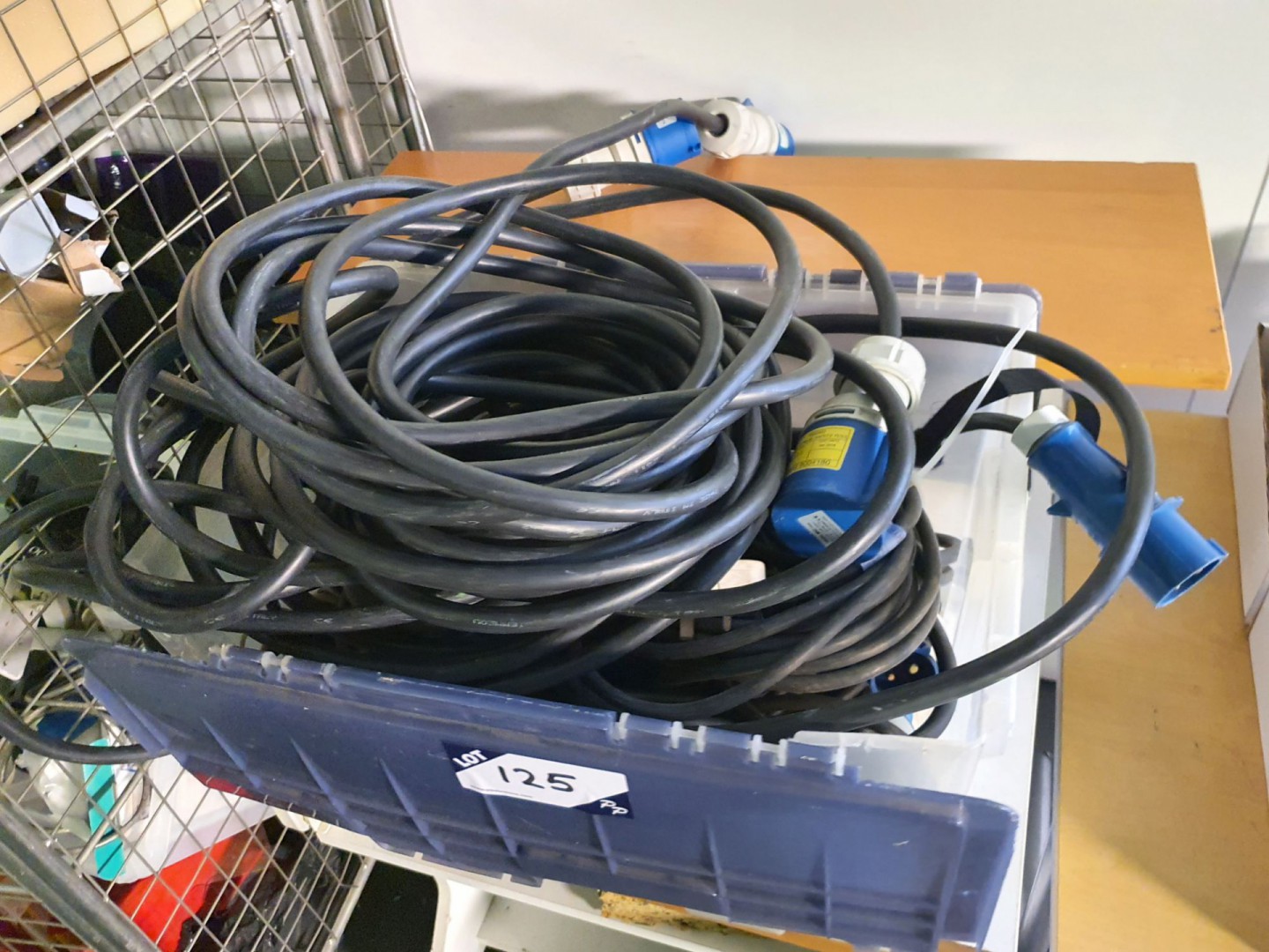 Qty various 16-32A CEE extension cables etc
