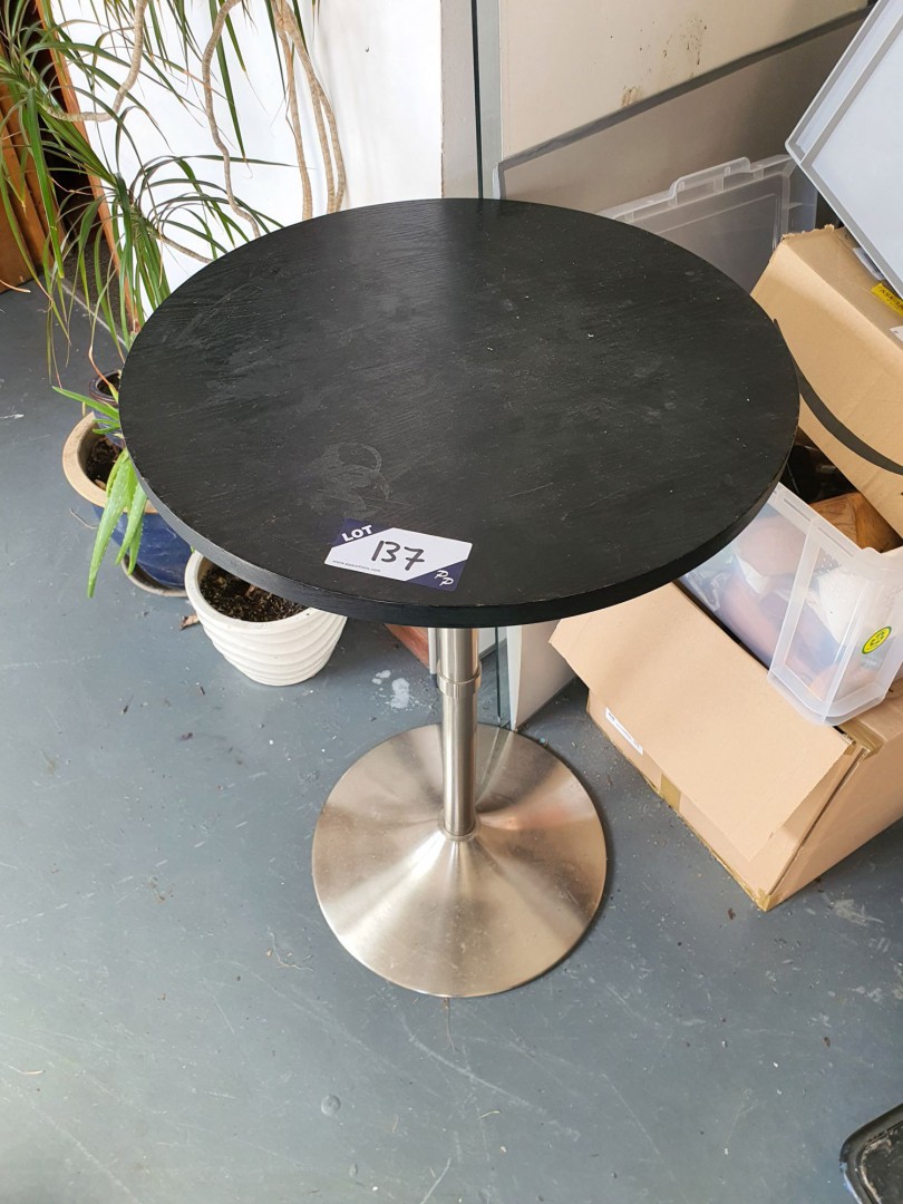 Black 600mm dia chrome leg table