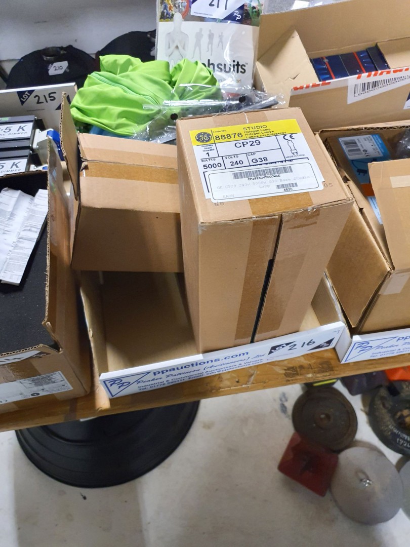 2x GE CP29 halogen lamps (boxed)