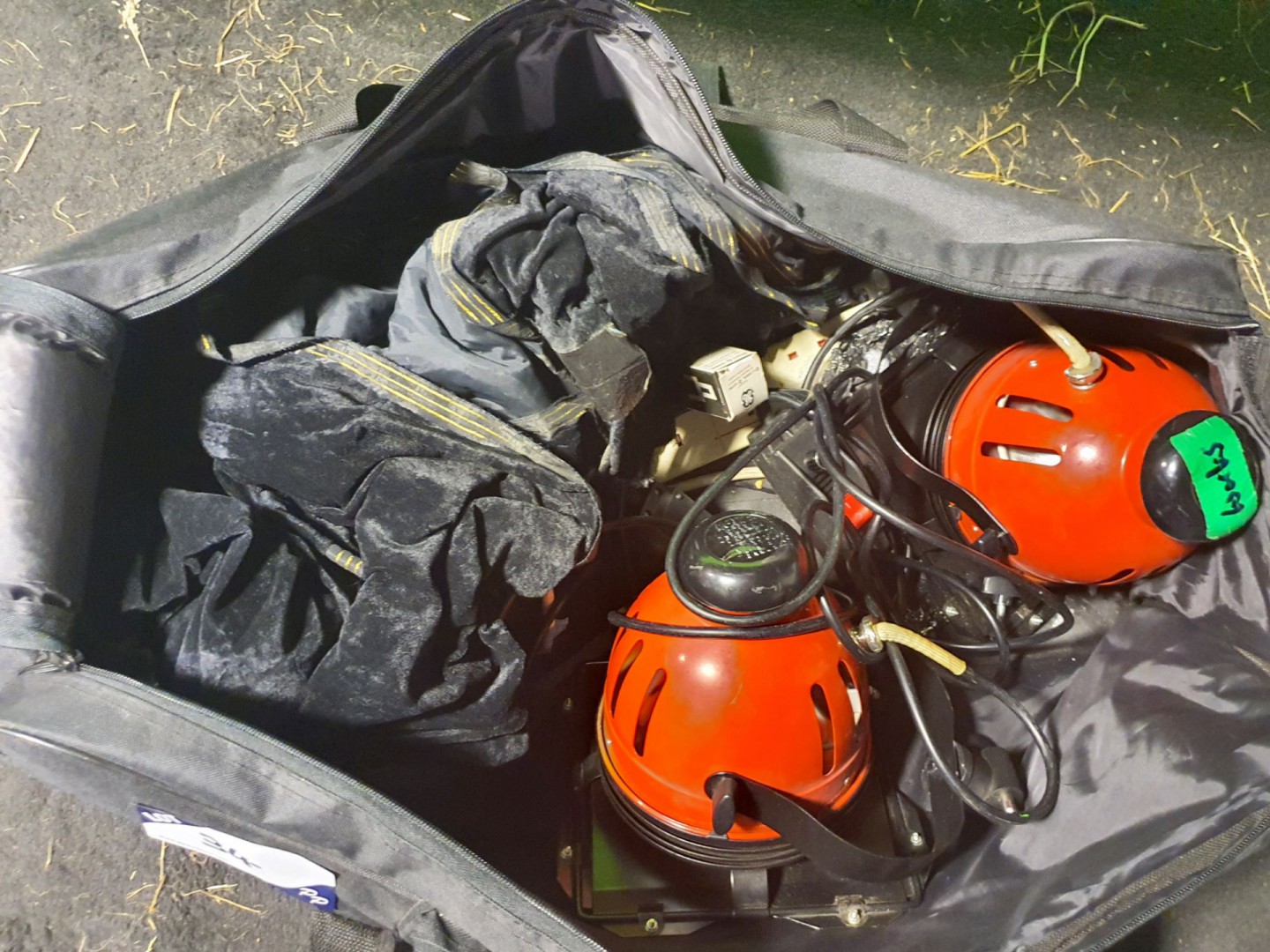 2x Red Head spot lights in carry case, 800W (spare...