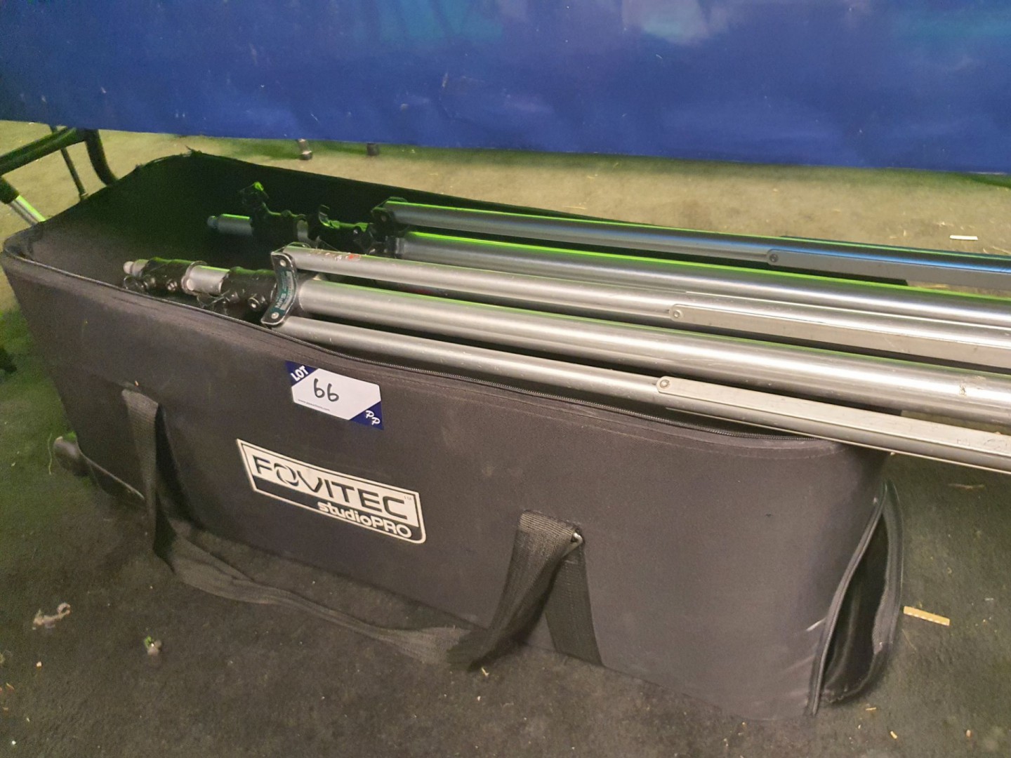 2x Fovitec studio pro stands with case