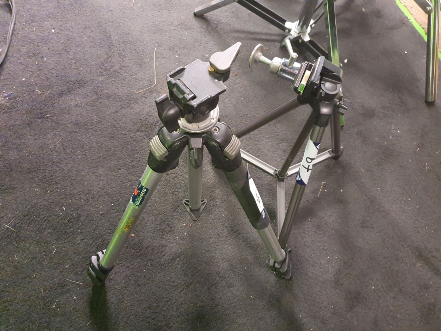 Manfrotto GRJPPO tripod, similar tripod