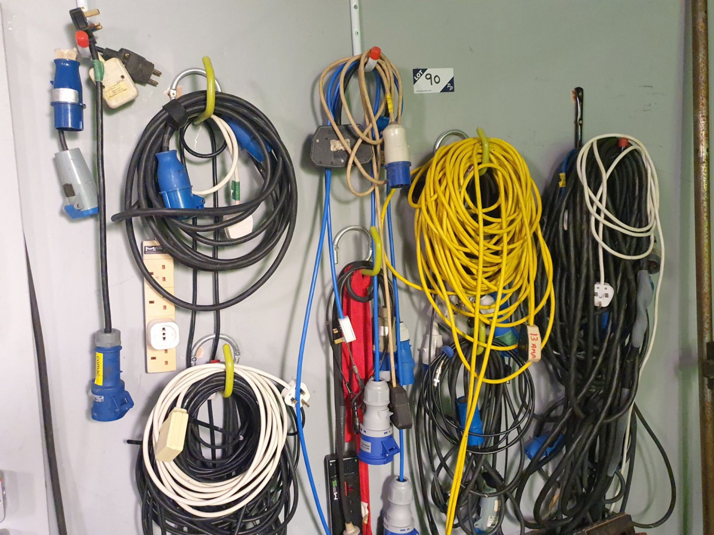 Qty various electrical cable inc: 16A, 32A etc