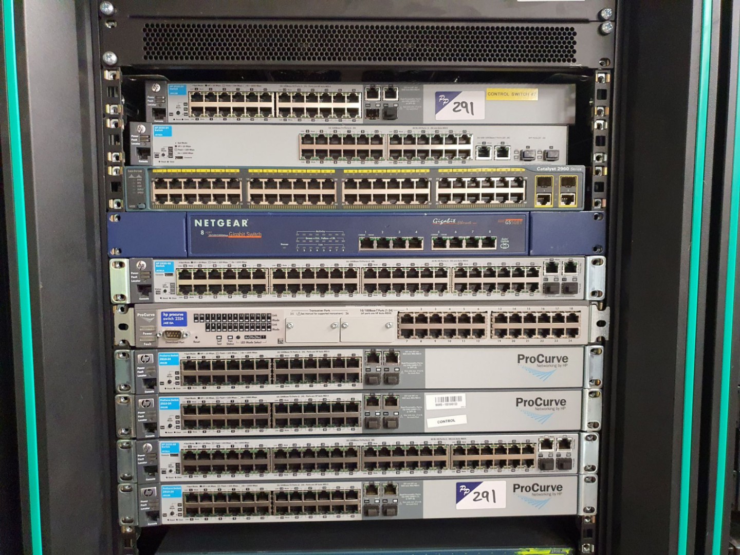 10x various network switches inc: HP Pro-Curve 251...