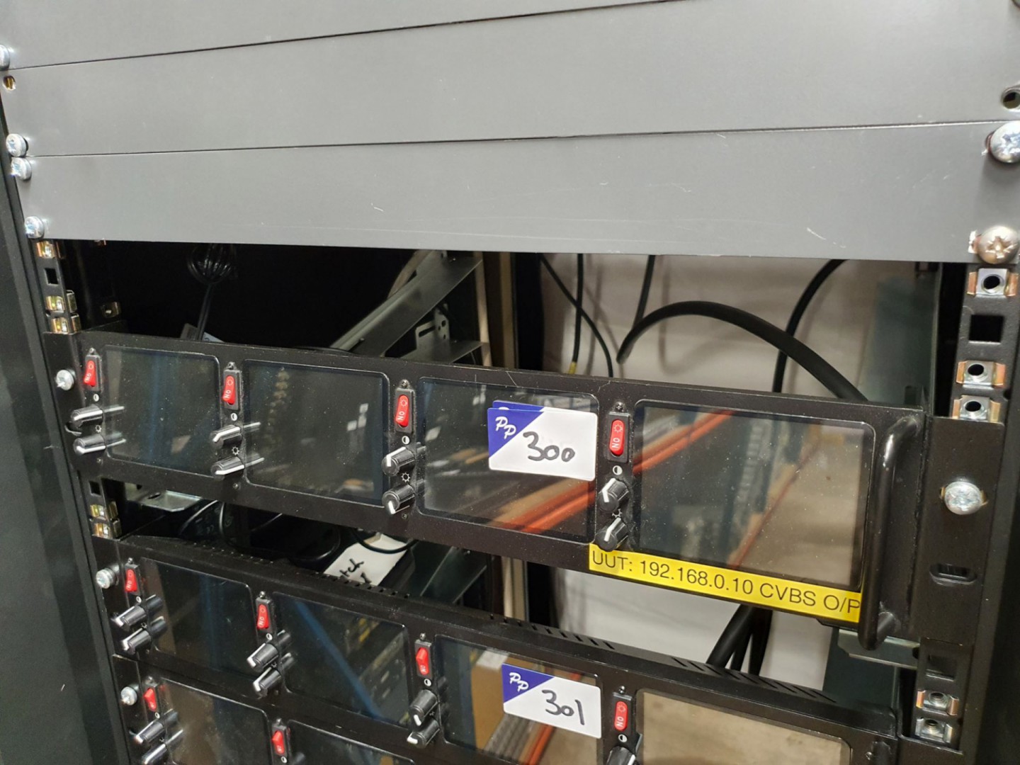 Product Shop LRM4521 4x4.0" LCD rack type monitor