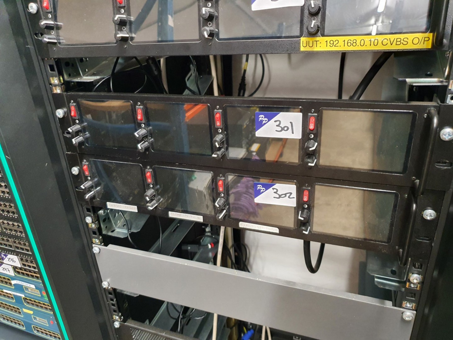 Product Shop LRM4521 4x4.0" LCD rack type monitor