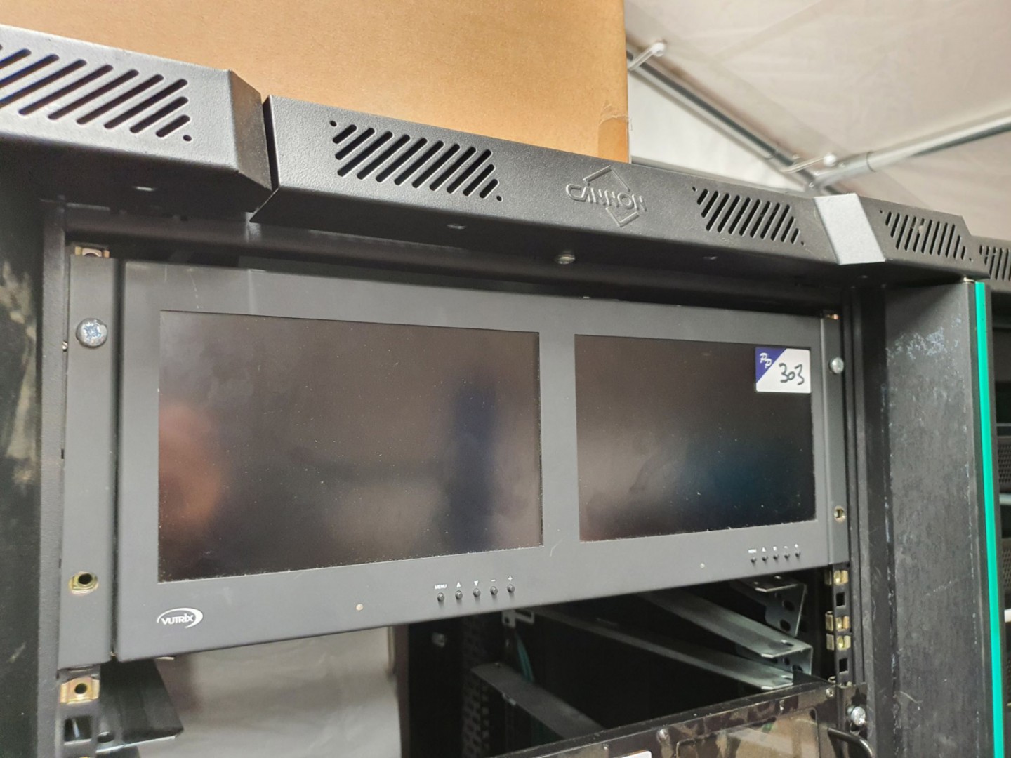 Vutrix DPTP9HDSDI rack type monitor