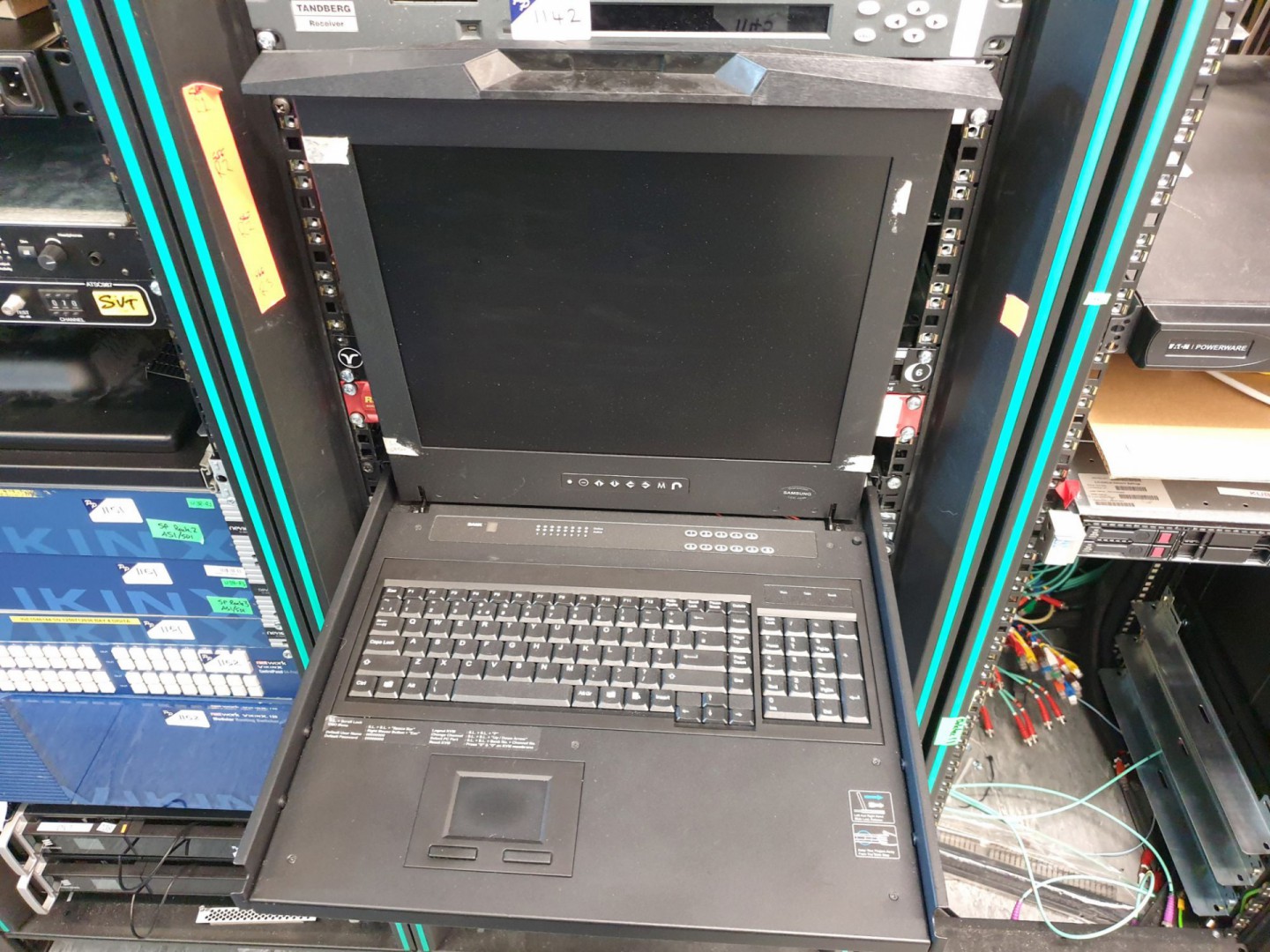ICL RKP-117-1602e rack type monitor, keyboard, 2x...